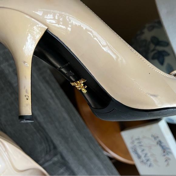 Prada Beige Patent Leather Pointed Toe Bow Pump Heels EU38.5 US8.5 UK5.5 $950 - Picture 17 of 17